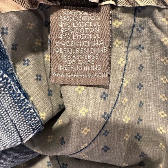 Level 99 Jean shorts cargo pockets. Size 27. - Picture 6 of 6